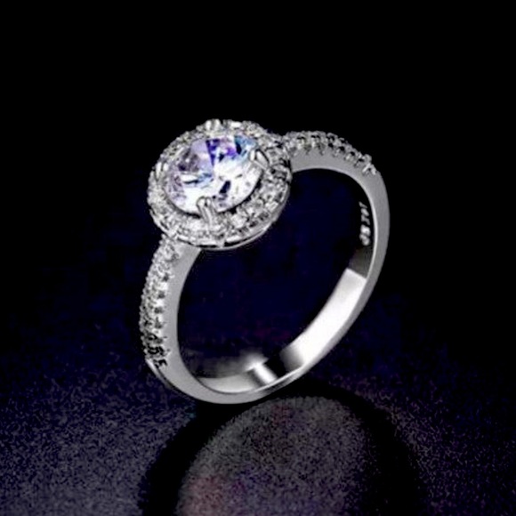 Center of My Universe Round Halo Ring - Picture 2 of 10